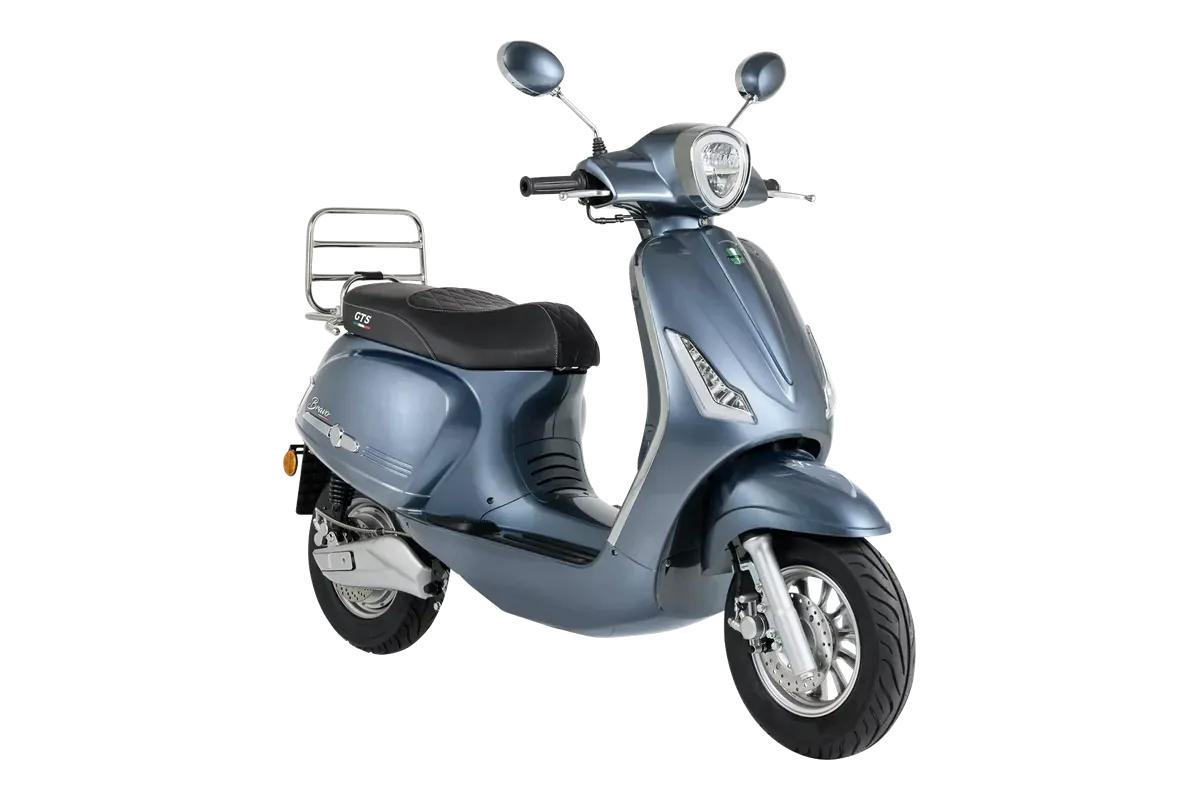 GTS E-Bravo in Byron Blue, driekwart vooraanzicht