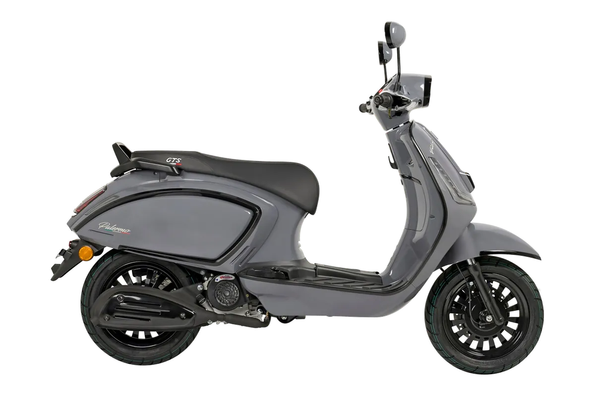 GTS Palermo in Nardo Grey, zijaanzicht