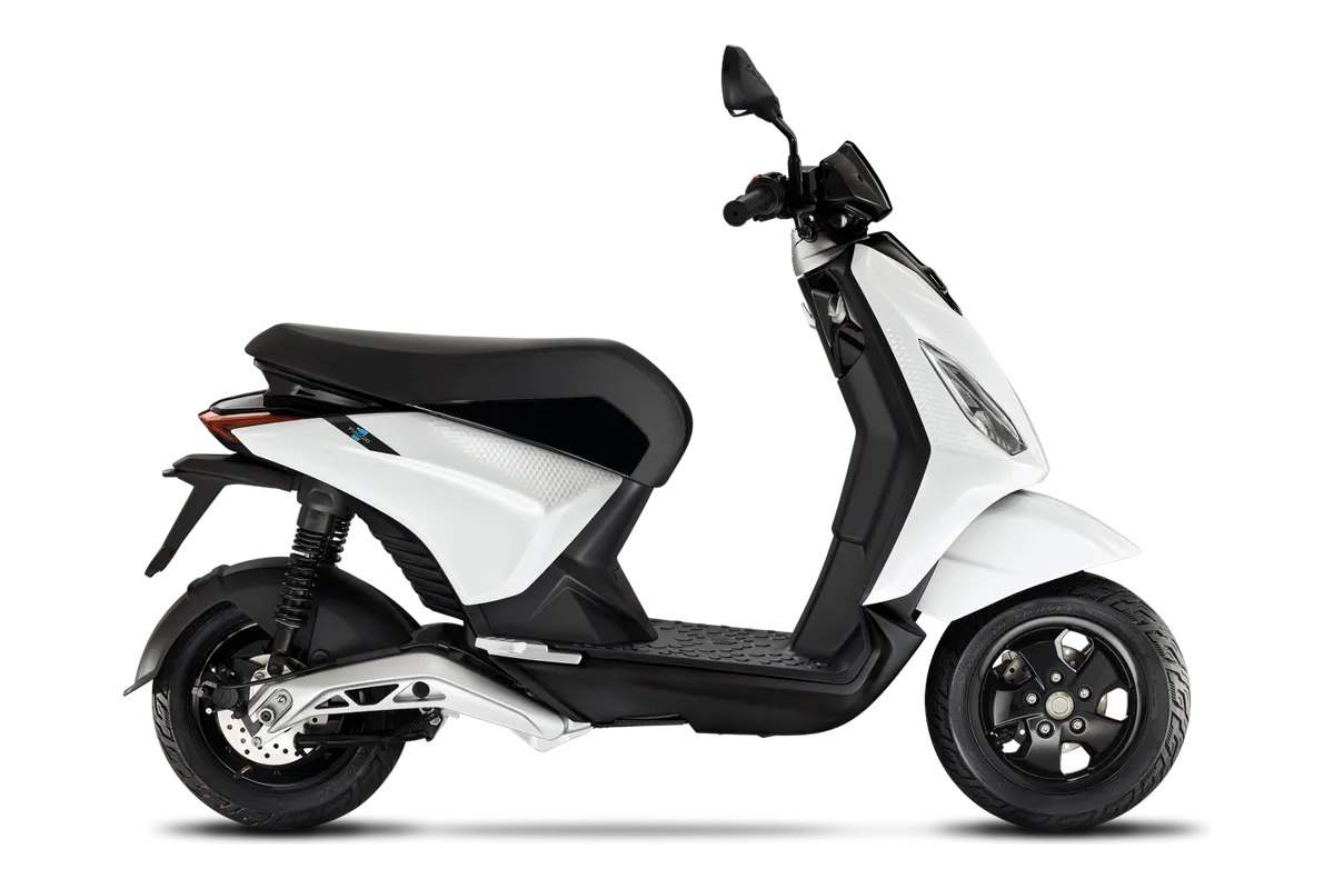 Piaggio 1 in Forever White, zijaanzicht