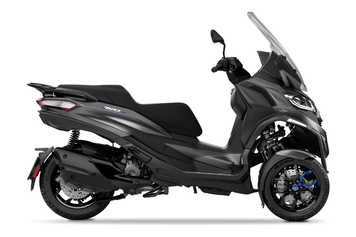 Piaggio MP3 in Grigio Titanio Matt, zijaanzicht
