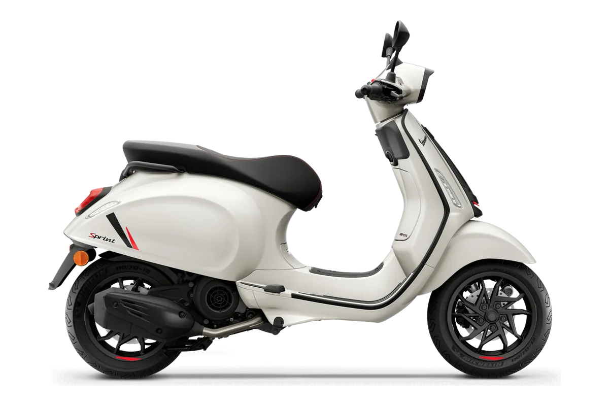 Vespa Sprint S in Bianco Innocente, zijaanzicht